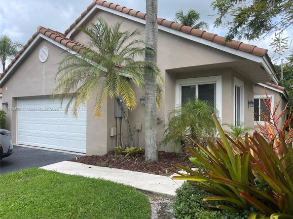 10101 NW 5th St, Plantation FL 33324