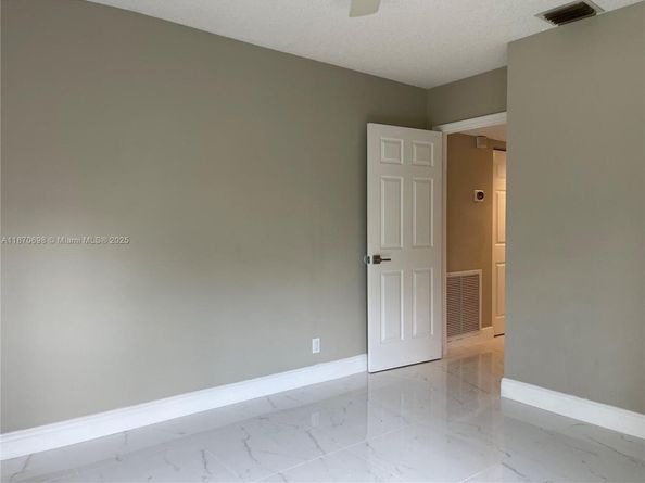 10101 NW 5th St, Plantation FL 33324