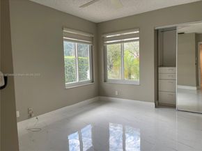 10101 NW 5th St, Plantation FL 33324