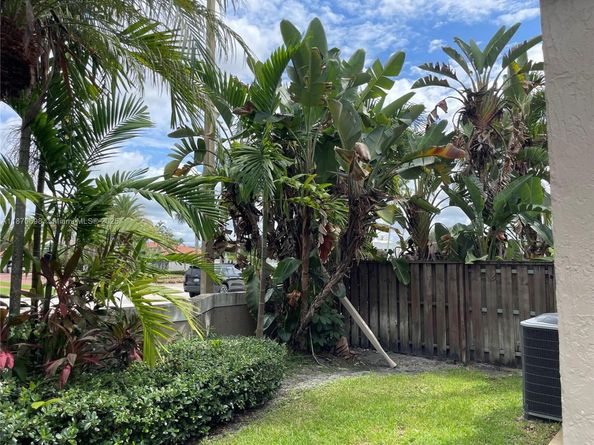 10101 NW 5th St, Plantation FL 33324