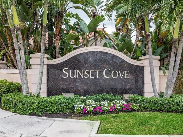 10101 NW 5th St, Plantation FL 33324