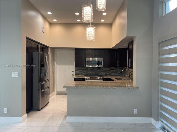 10101 NW 5th St, Plantation FL 33324