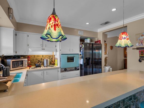 4221 NE 16th Ave, Oakland Park FL 33334