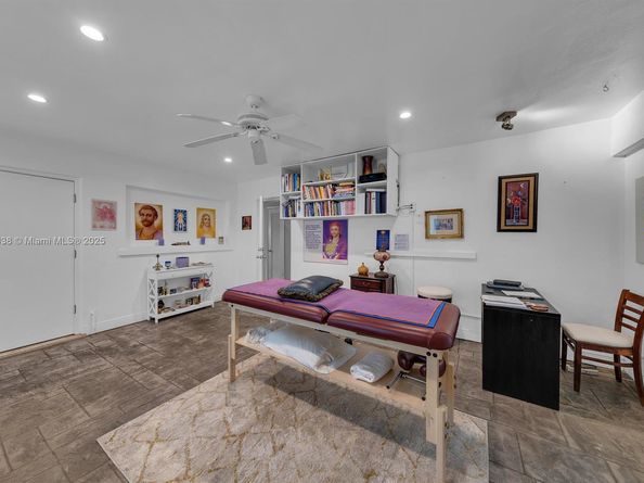 4221 NE 16th Ave, Oakland Park FL 33334