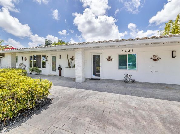 4221 NE 16th Ave, Oakland Park FL 33334