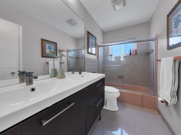4221 NE 16th Ave, Oakland Park FL 33334