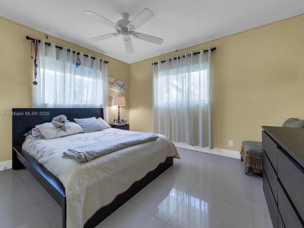 4221 NE 16th Ave, Oakland Park FL 33334