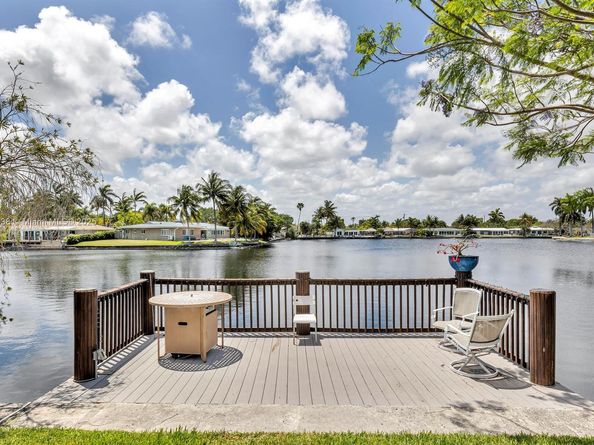 4221 NE 16th Ave, Oakland Park FL 33334