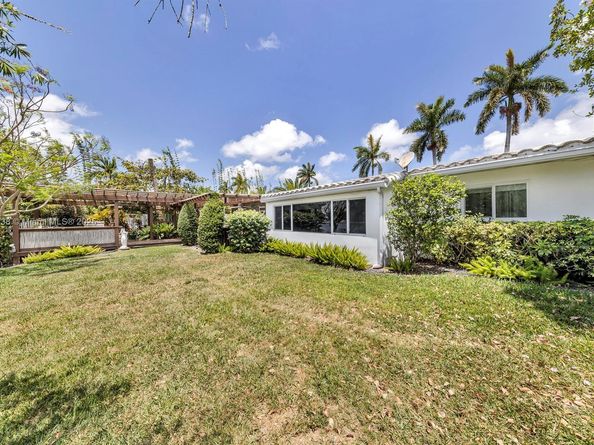 4221 NE 16th Ave, Oakland Park FL 33334