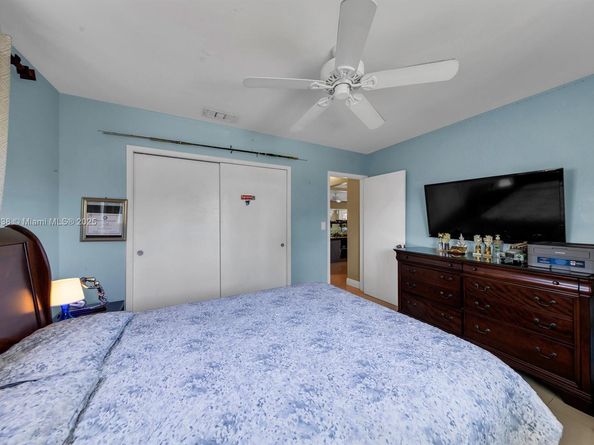 4221 NE 16th Ave, Oakland Park FL 33334