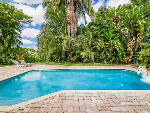 10101 SW 5th St, Plantation FL 33324