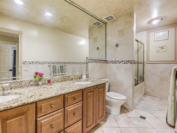 10101 SW 5th St, Plantation FL 33324