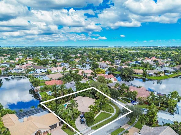 10101 SW 5th St, Plantation FL 33324