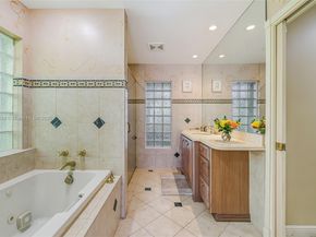10101 SW 5th St, Plantation FL 33324