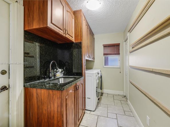 10101 SW 5th St, Plantation FL 33324