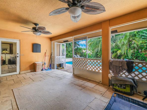 10101 SW 5th St, Plantation FL 33324