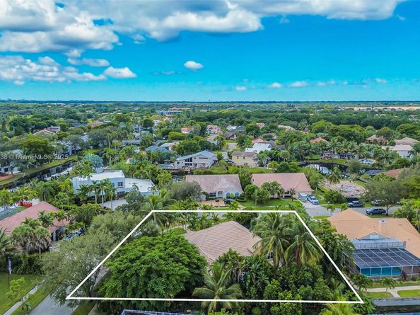 10101 SW 5th St, Plantation FL 33324