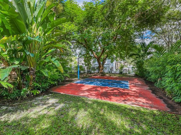 10101 SW 5th St, Plantation FL 33324