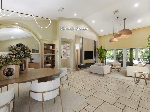 10101 SW 5th St, Plantation FL 33324