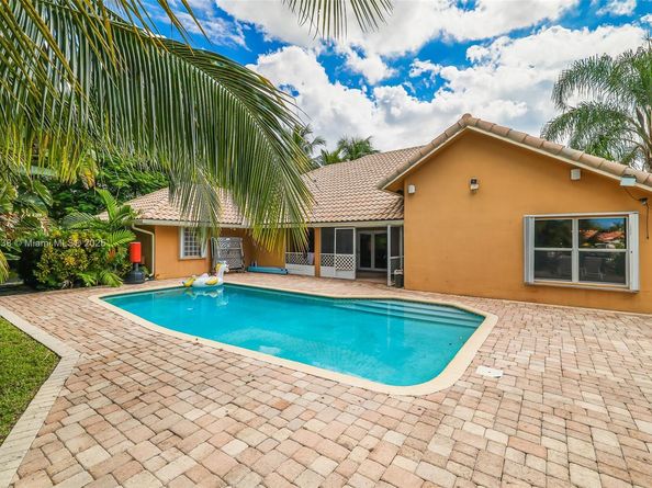10101 SW 5th St, Plantation FL 33324