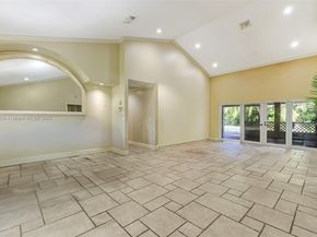 10101 SW 5th St, Plantation FL 33324