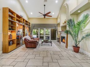 10101 SW 5th St, Plantation FL 33324