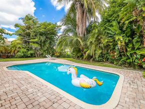 10101 SW 5th St, Plantation FL 33324