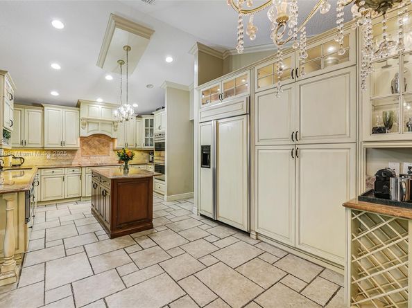 10101 SW 5th St, Plantation FL 33324