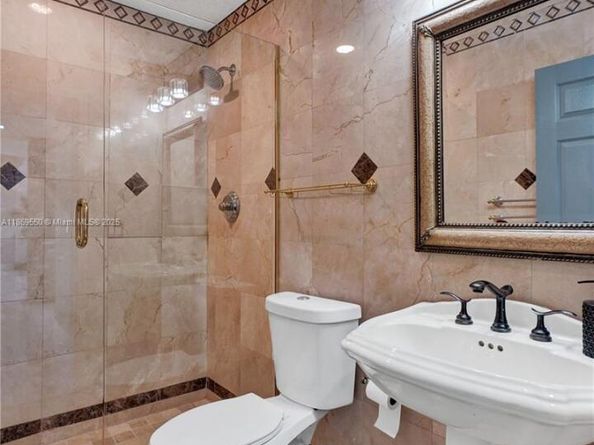 85 Gables Blvd, Weston FL 33326
