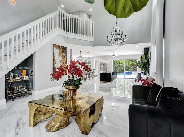 85 Gables Blvd, Weston FL 33326