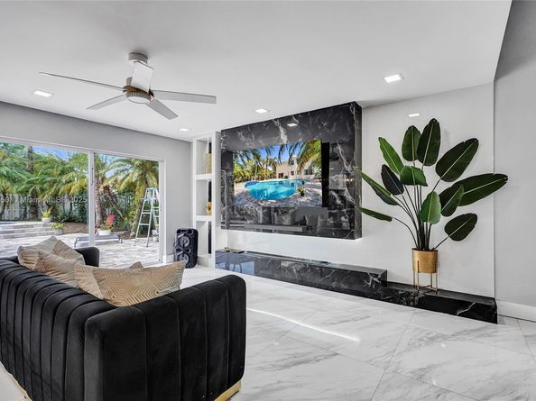 85 Gables Blvd, Weston FL 33326