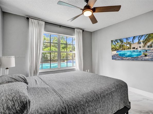 85 Gables Blvd, Weston FL 33326