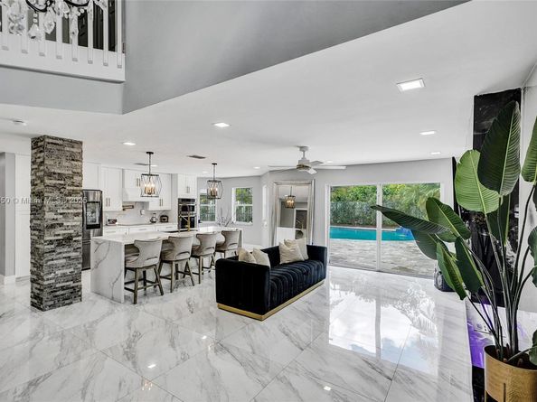 85 Gables Blvd, Weston FL 33326