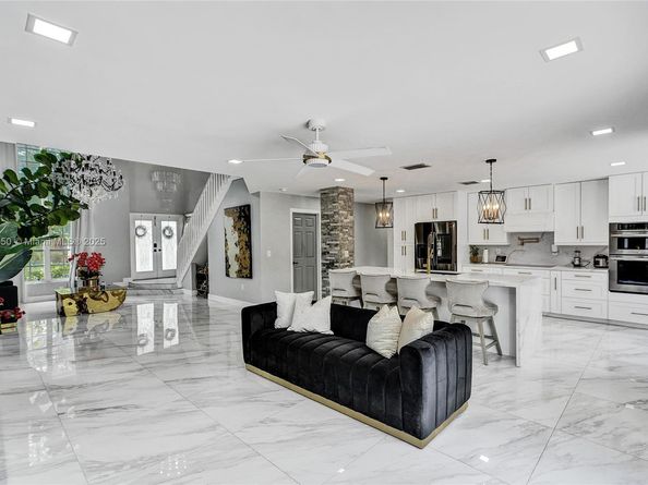 85 Gables Blvd, Weston FL 33326
