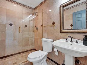 85 Gables Blvd, Weston FL 33326