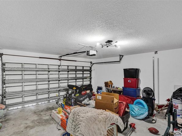 85 Gables Blvd, Weston FL 33326