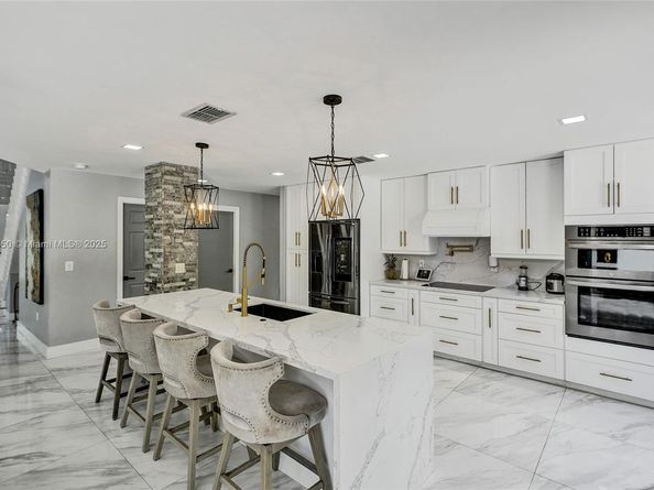 85 Gables Blvd, Weston FL 33326