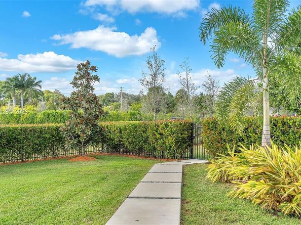 16772 Botaniko Dr S, Weston FL 33326