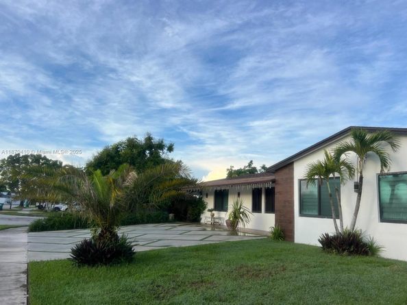 15230 SW 109th Ave, Miami FL 33157