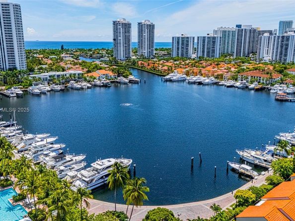 3598 Yacht Club Dr 601+DEN, Aventura FL 33180