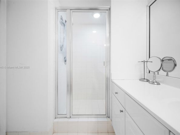 3598 Yacht Club Dr 601+DEN, Aventura FL 33180