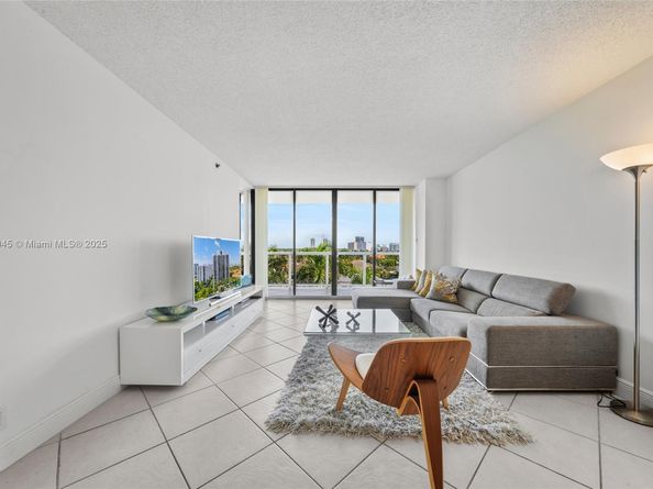 3598 Yacht Club Dr 601+DEN, Aventura FL 33180