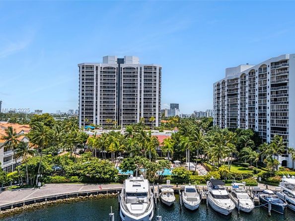 3598 Yacht Club Dr 601+DEN, Aventura FL 33180