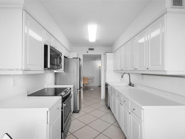 3598 Yacht Club Dr 601+DEN, Aventura FL 33180