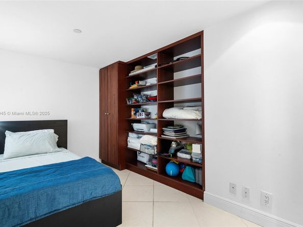 3598 Yacht Club Dr 601+DEN, Aventura FL 33180