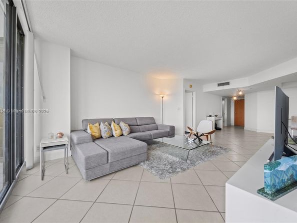 3598 Yacht Club Dr 601+DEN, Aventura FL 33180