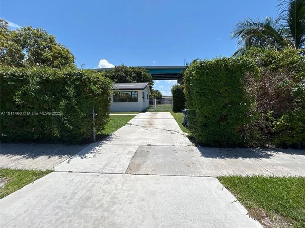 20130 NW 15th Ave, Miami Gardens FL 33169