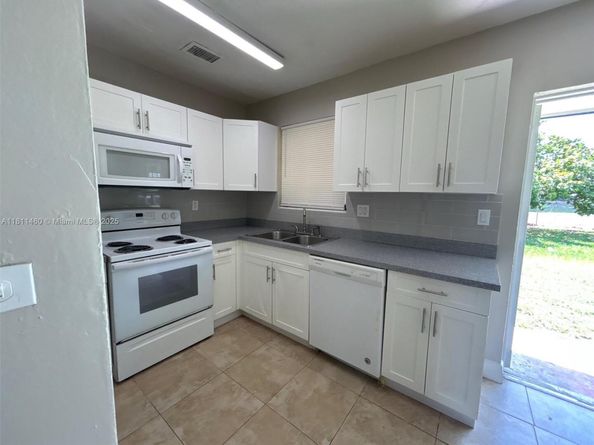 20130 NW 15th Ave, Miami Gardens FL 33169