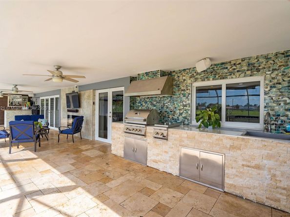 19640 W Saint Andrews Dr, Hialeah FL 33015