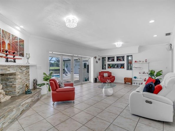 19640 W Saint Andrews Dr, Hialeah FL 33015
